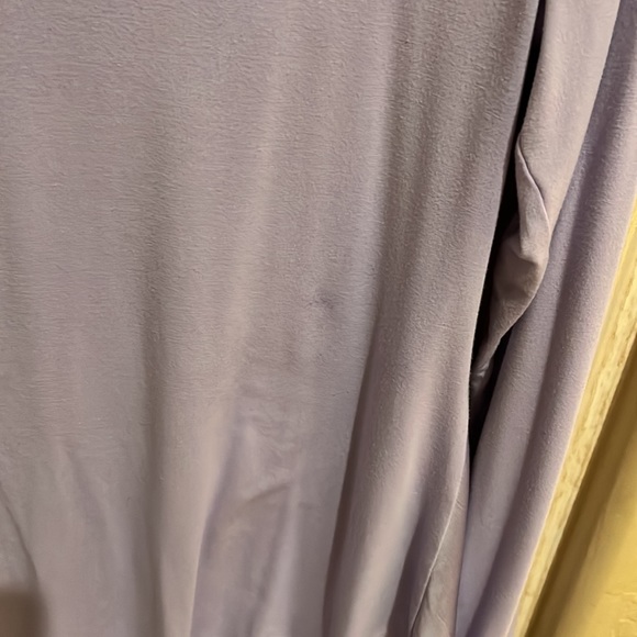 3/$30| 🌸 WHBM Woven Front Long Sleeve Tee - Picture 3 of 6